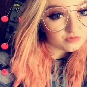 Meet your Posher, Alicia